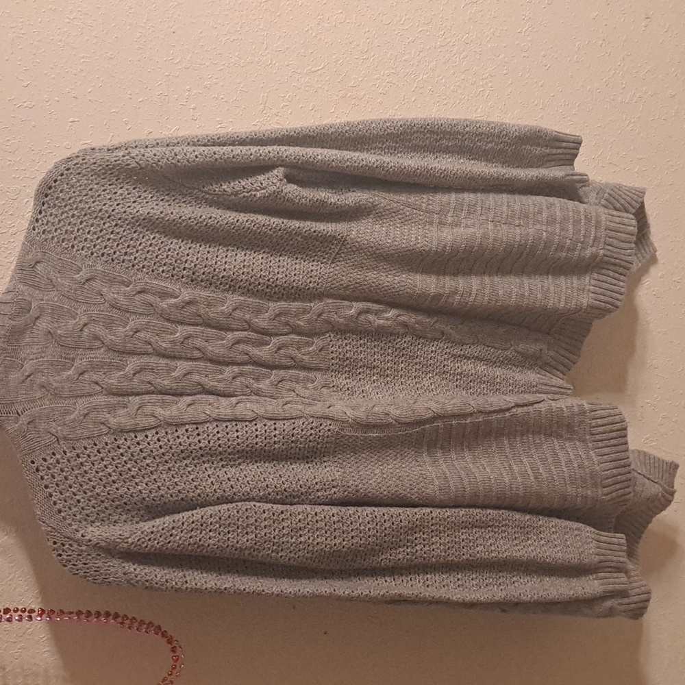 LoveStich Sweater - Picture 3 of 5